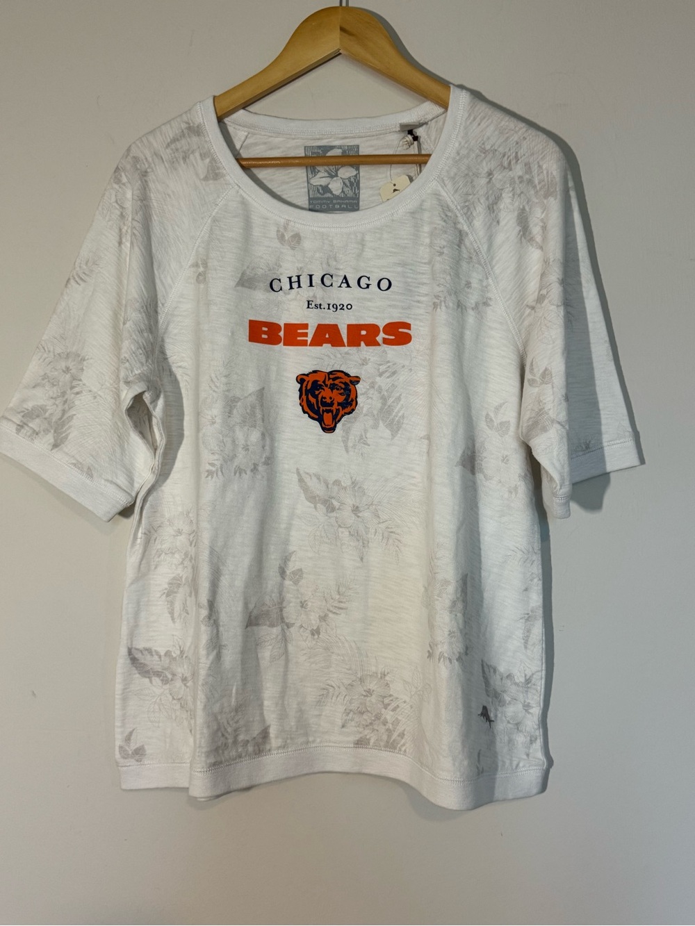NEW Tommy Bahama Chicago Bears Floral Blitz Tee NWT Women’s XL - Picture 4 of 7
